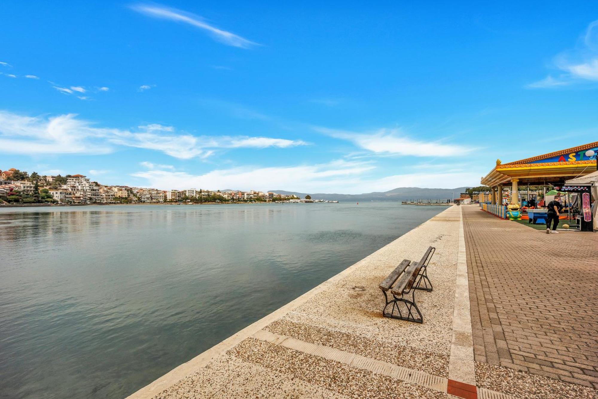 Fabulous Central Apartment Close To The Sea! Chalkís Exterior foto